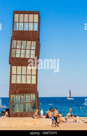 Spanien Katalonien Barcelona Barceloneta Estel Ferit Stahl-Skulptur der deutschen Künstlerin Rebecca Horn und installiert am Strand Stockfoto