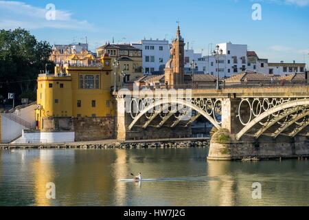 Spanien, Andalusien, Sevilla, die Brücke von Isabel II oder Triana Brücke über den Guadalquivir-Becken Stockfoto