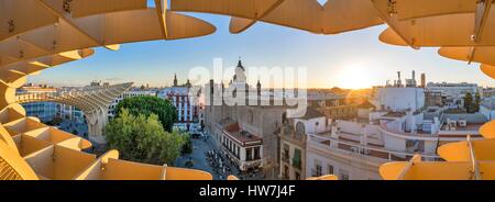 Spanien, Andalusien, Sevilla, Encarnacion-Regina Bezirk, Plaza de la Encarnacion, allgemeine Ansicht vom Mirador des Metropol Parasol (Baujahr 2011) nach den Plänen des Architekten Jürgen Mayer-Hermann Stockfoto