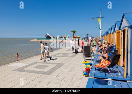 Frankreich, Nord, Petit-Fort-Philippe, Meer und Strand Hütten Stockfoto