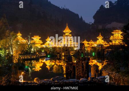 China, Guizhou, Zhaoxing, wenig Kapital der Dong, bei Nacht Stockfoto