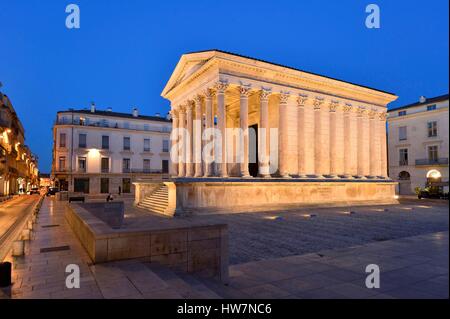 Frankreich, Gard, Nimes, Maison Carree, alte Roman Temple des 1. Jahrhunderts v. Chr., Museum für zeitgenössische Kunst Stockfoto