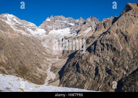 Frankreich, Isère, Nationalpark Ecrins, Saint Christophe en Oisans, Wanderung zum Tête de la Maye oberhalb von La Berarde Weiler, Südseite von La Meije (alt:3983 m) im Hintergrund Stockfoto