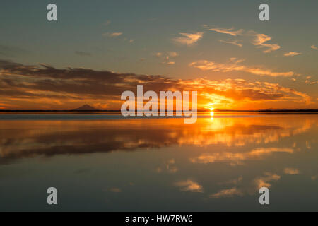 Sonnenuntergang über Skilak Lake in Kenai National Wildlife Refuge in Alaska. Stockfoto