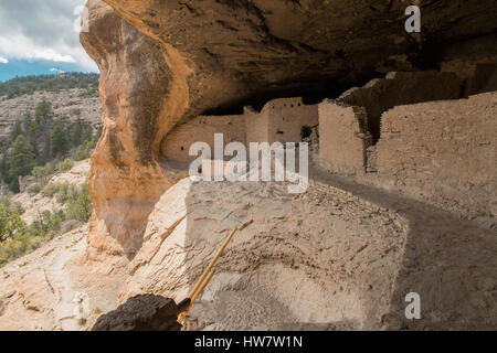 Ruinen in Gila Cliff Wohnungen National Monument, New Mexico Stockfoto