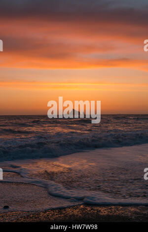 Sonnenuntergang vom Rialto Strand in Olympic Nationalpark, Washington. Stockfoto