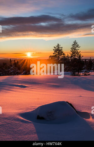 Winter-Sonnenaufgang in Martimoaapa, Finnland Stockfoto