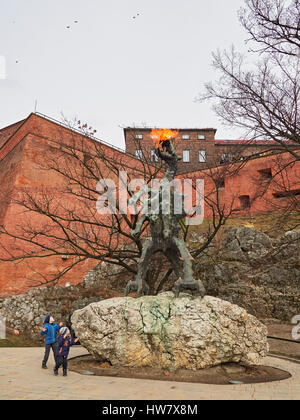 Krakauer Wawel-Schloss und den feuerspeienden Drachen Wawel Polen Stockfoto