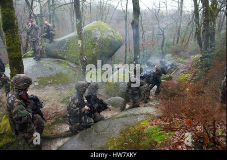 Frankreich, Tarn, Castres, In Sidobre bekämpfen Übungen militärischen Aktion Fallschirmjäger 8 th RPIMA, Terroristen zu verdrängen Stockfoto