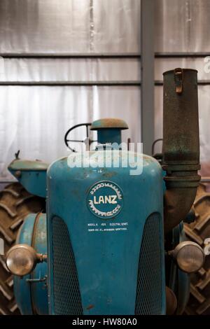 Australien, South Australia, Yorke Peninsula, Kadina, Schuppen Bauernmuseum, Interieur, Bauernhof Traktor Stockfoto