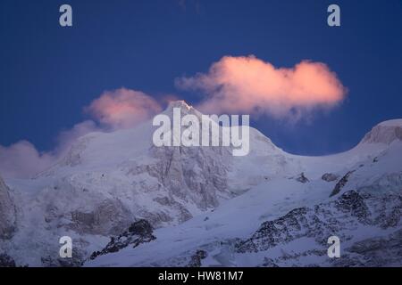 Frankreich, Haute-Savoie, Mont Maudit (4465 m) bei Sonnenuntergang, Mont-Blanc Massiv Stockfoto