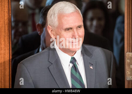 Washington, USA. 17. März 2017. US-Vizepräsident Mike Pence in Washington, USA, 17. März 2017. Foto: Michael Kappeler/Dpa/Alamy Live News Stockfoto