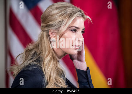 Washington, USA. 17. März 2017. Ivanka Trump in Washington, USA, 17. März 2017. Merkel und Trump trafen sich zum ersten Mal im Weißen Haus. Foto: Michael Kappeler/Dpa/Alamy Live News Stockfoto