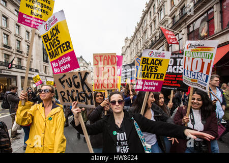 London, UK. 18. März 2017. Tausende marschierten durch London auf der nationalen Kundgebung gegen Rassismus organisiert durch "aufstehen, um Rassismus". David Rowe/Alamy News Live. Stockfoto