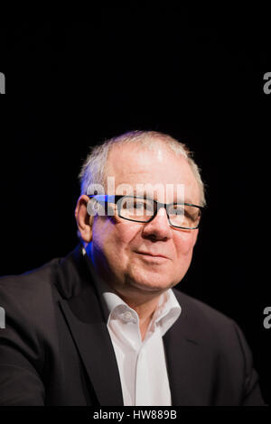 Köln, Deutschland. 18. März 2017. Schauspieler Joachim Krol auf der Bühne des Internationalen Literaturfestivals Lit.Cologne in Köln, Deutschland, 18. März 2017. Foto: Rolf Vennenbernd/Dpa/Alamy Live News Stockfoto