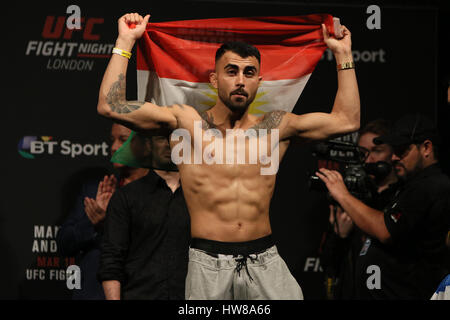 bei UFC London: wiegen Gasthöfe in der O2 Arena, London, England. 17. März 2017 Stockfoto