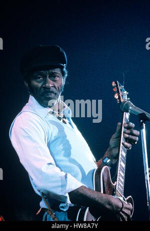 Charles Edward Anderson "Chuck" Berry (geboren 18. Oktober 1926) ist ein amerikanischer Gitarrist, Sänger und Songwriter und einer der Pioniere des Rock And Rollenmusik. © RTMacia/MediaPunch Stockfoto