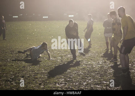 Pontycun Rugby Club, Südwales, Halbzeit und Training Session auf dem Damen-Spiel, Pontycun gegen Llandaff North. Stockfoto