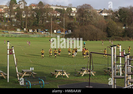 Pontycun Rugby Club, Südwales, Halbzeit und Training Session auf dem Damen-Spiel, Pontycun gegen Llandaff North. Stockfoto