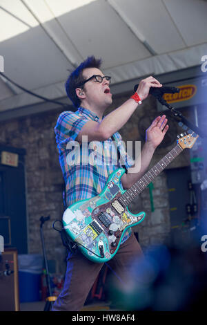 Austin, TX, USA. 18. März 2017. Weezer durchführen bei Rachael Ray Feedback-Party im Stubb BBQ bei SXSW 2017 auf 18. März 2017 in Austin, Texas. Bildnachweis: Tony Nelson/Medien Punch/Alamy Live-Nachrichten Stockfoto