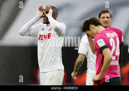 Köln, Deutschland. 18. März 2017. Anthony Modeste (L) 1. FC Köln feiert nach seinem Tor in der Bundesliga-Partie zwischen 1. FC Köln und Hertha BSC in Köln, Deutschland, am 18. März 2017. Das Team des 1. FC Köln gewann 4-2. Bildnachweis: Ulrich Hufnagel/Xinhua/Alamy Live-Nachrichten Stockfoto