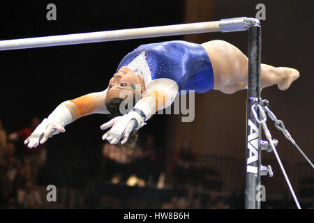Jacksonville, FL, USA. 18. März 2017. Universität von Florida Turnerin AMELIA HUNDLEY am Stufenbarren die Jacksonville Veterans Memorial Arena in Jacksonville, FL. Credit konkurriert: Amy Sanderson/ZUMA Draht/Alamy Live News Stockfoto