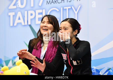 Taipei, Taiwan. 18. März 2017. (L-R) Mie Hamada, Marin Honda (JPN) Eiskunstlauf: ISU World Junior Figure Skating Championships, Frauen Kür in Taipei Arena in Taipei, Taiwan. Bildnachweis: AFLO SPORT/Alamy Live-Nachrichten Stockfoto