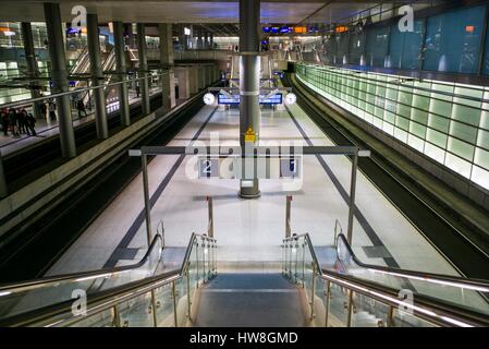 Deutschland, Berlin, Mitte, Potsdamer Platz, Potsdamer Platz Bahnhof, Innenraum Stockfoto