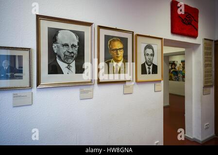 Deutschland, Berlin, Friendrichshain, Stasi-Museum, DDR-Zeiten Geheimpolizei Museum im ehemaligen Geheimnis Polizeipräsidium, Porträts von Stasi-Führer Stockfoto