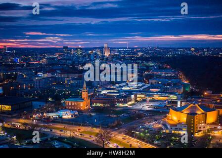 Deutschland, Berlin, Mitte, Panorama Punkt-Potsdamer Platz, erhöhten Blick in Richtung der Matthauskirche-Kirche und der Philharmonie, Konzerthaus, Dämmerung Stockfoto