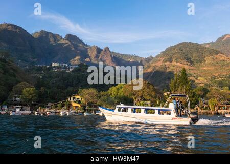 Guatemala, Solola Department, Santa Cruz la Laguna, am Ufer des Atitlan See von einer maya Kaqchikel Gemeinschaft besiedelt, zugänglich nur durch Fuß oder Boot Stockfoto