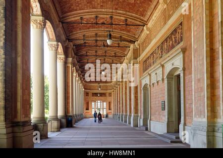 Deutschland, Baden-Württemberg, Schwarzwald (Schwarzwald), Baden Baden, Kurgarten, die Trinkhalle (Pumpenhaus), der 90 m Länge Galerie beherbergt eine Serie von 14 Fresken, die die berühmtesten Legenden der Schwarzwald Stockfoto