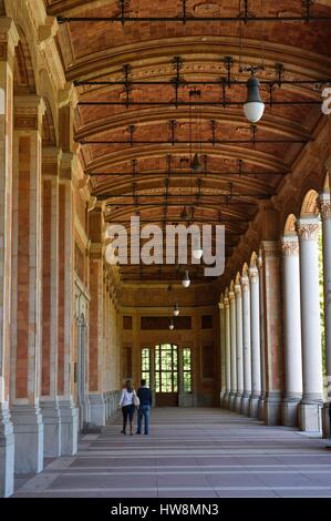 Deutschland, Baden-Württemberg, Schwarzwald (Schwarzwald), Baden Baden, Kurgarten, die Trinkhalle (Pumpenhaus), der 90 m Länge Galerie beherbergt eine Serie von 14 Fresken, die die berühmtesten Legenden der Schwarzwald Stockfoto