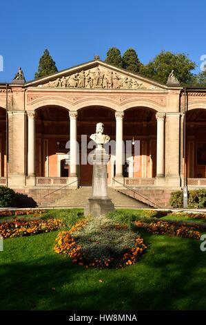 Deutschland, Baden-Württemberg, Schwarzwald (Schwarzwald), Baden Baden, Kurgarten, die Trinkhalle (Pumpenhaus), der 90 m Länge Galerie beherbergt eine Serie von 14 Fresken, die die berühmtesten Legenden der Schwarzwald Stockfoto