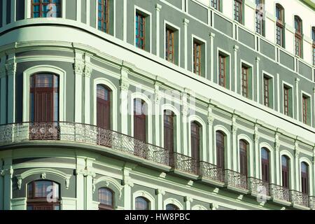 Kuba, Ciudad De La Habana Provinz, Havanna, Centro Habana Bezirk, Fassade im Neo-klassischen Stil das Saratoga Hotel Paseo de Marti auch benannt Paseo del Prado, in der Nähe der Capitolio Nacional Stockfoto