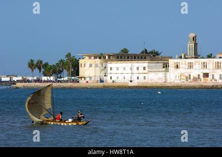 Senegal, Region Saint-Louis, Saint-Louis-du-Senegal, aufgeführt als Weltkulturerbe der UNESCO, Fischer auf dem Senegal-Fluss Stockfoto