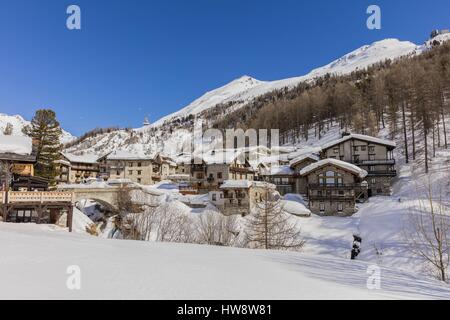 Savoie, Frankreich, Val D'Isère, Le Fornet, das höchste Dorf (1930m) am unteren Rand der Col de Iseran, Haute Tarentaise-Tal, massiv des Vanoise, der Bergbahn von Fornet anzeigen Stockfoto