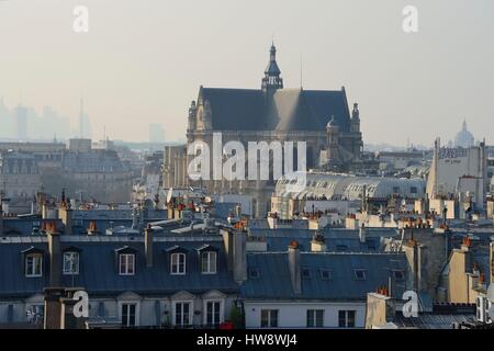 Frankreich, Paris, Saint-Eustache Kirche und die Dächer von Paris unter einem verschmutzten Himmel Stockfoto