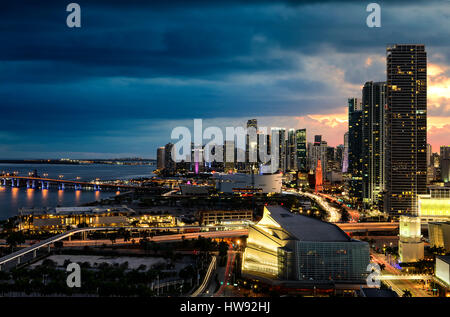 Miami Innenstadt in der Nacht, Florida, USA Stockfoto