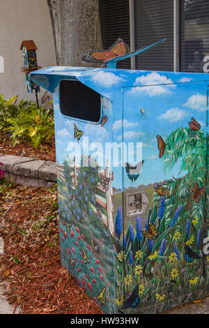 Dekorierten Mülltonnen in Lake Placid Florida bekannt als die Stadt Wandbilder gemalt Stockfoto