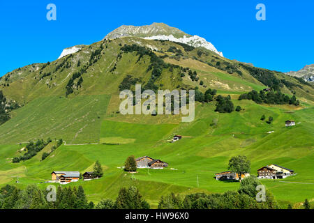 Berglandschaft mit Streusiedlung im Prättigau, St. Antönien, Kanton Graubünden, Schweiz Stockfoto