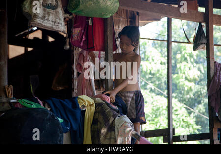 Einheimisches Mädchen im Dorf von Preah Dak in Siem Reap - Kambodscha Stockfoto