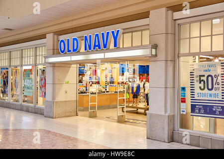 PLATTSBURGH, USA – 5. März 2017: Old Navy Boutique in Plattsbourgh NY Shopping Center. Old Navy ist eine amerikanische Kleidung und Accessoires Einzelhandel co Stockfoto