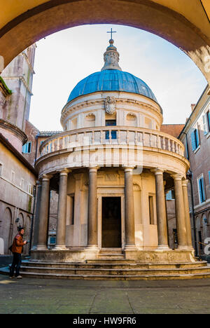 San Pietro in Montorio Kirche im Innenhof den Tempietto, eine kleine Festschrift Martyrium von Donato Bramante gebaut. Rom, Lazio, Italien, Europa. Stockfoto