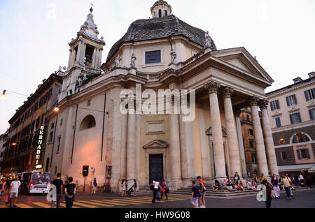 Kirche von Santa Maria di Montesanto. Piazza del Popolo. Rom, Lazio, Italien, Europa. Stockfoto