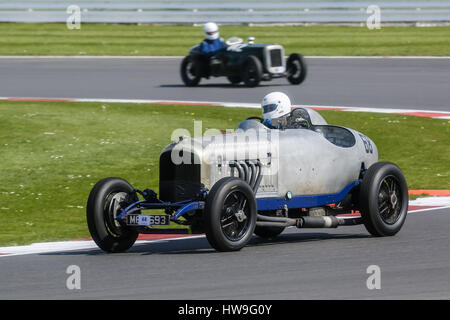 Aufgenommen in der Vintage Sports Car Club (VSCC) Frühling starten Sitzung in Silverstone am 18. April 2015 Stockfoto