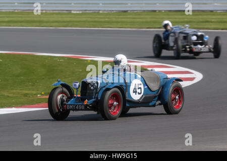 Aufgenommen in der Vintage Sports Car Club (VSCC) Frühling starten Sitzung in Silverstone am 18. April 2015 Stockfoto