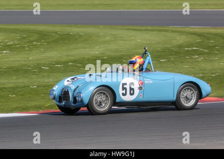 Aufgenommen in der Vintage Sports Car Club (VSCC) Frühling starten Sitzung in Silverstone am 18. April 2015 Stockfoto