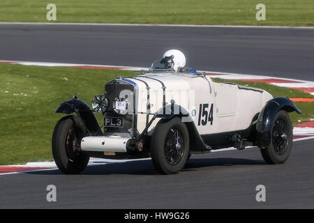 Aufgenommen in der Vintage Sports Car Club (VSCC) Frühling starten Sitzung in Silverstone am 18. April 2015 Stockfoto