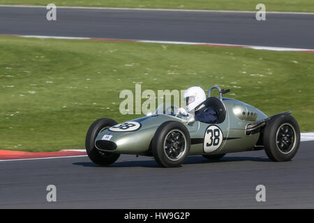 Aufgenommen in der Vintage Sports Car Club (VSCC) Frühling starten Sitzung in Silverstone am 18. April 2015 Stockfoto